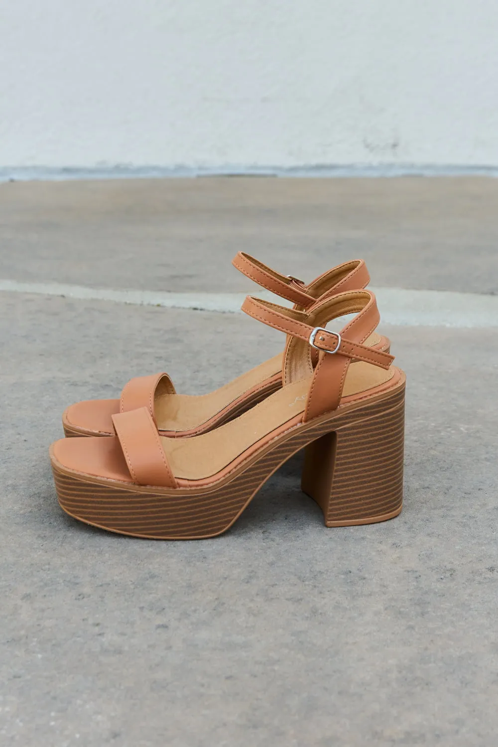 *APP EXCLUSIVE* Platform Heel Sandals