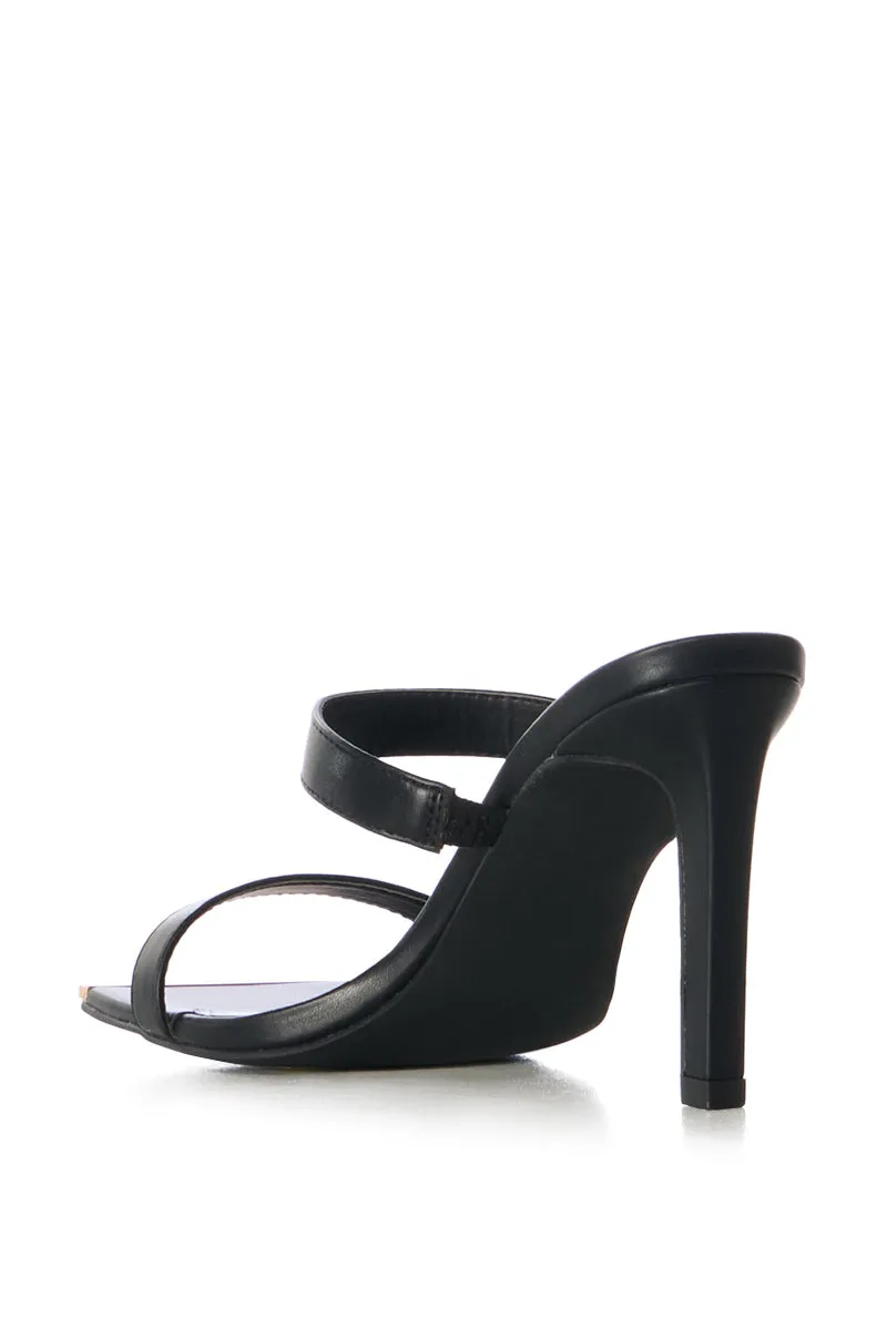 AZALEA WANG JENELLE BLACK METALLIC TOE SANDAL