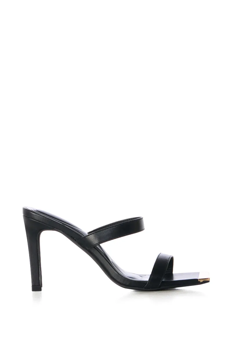 AZALEA WANG JENELLE BLACK METALLIC TOE SANDAL