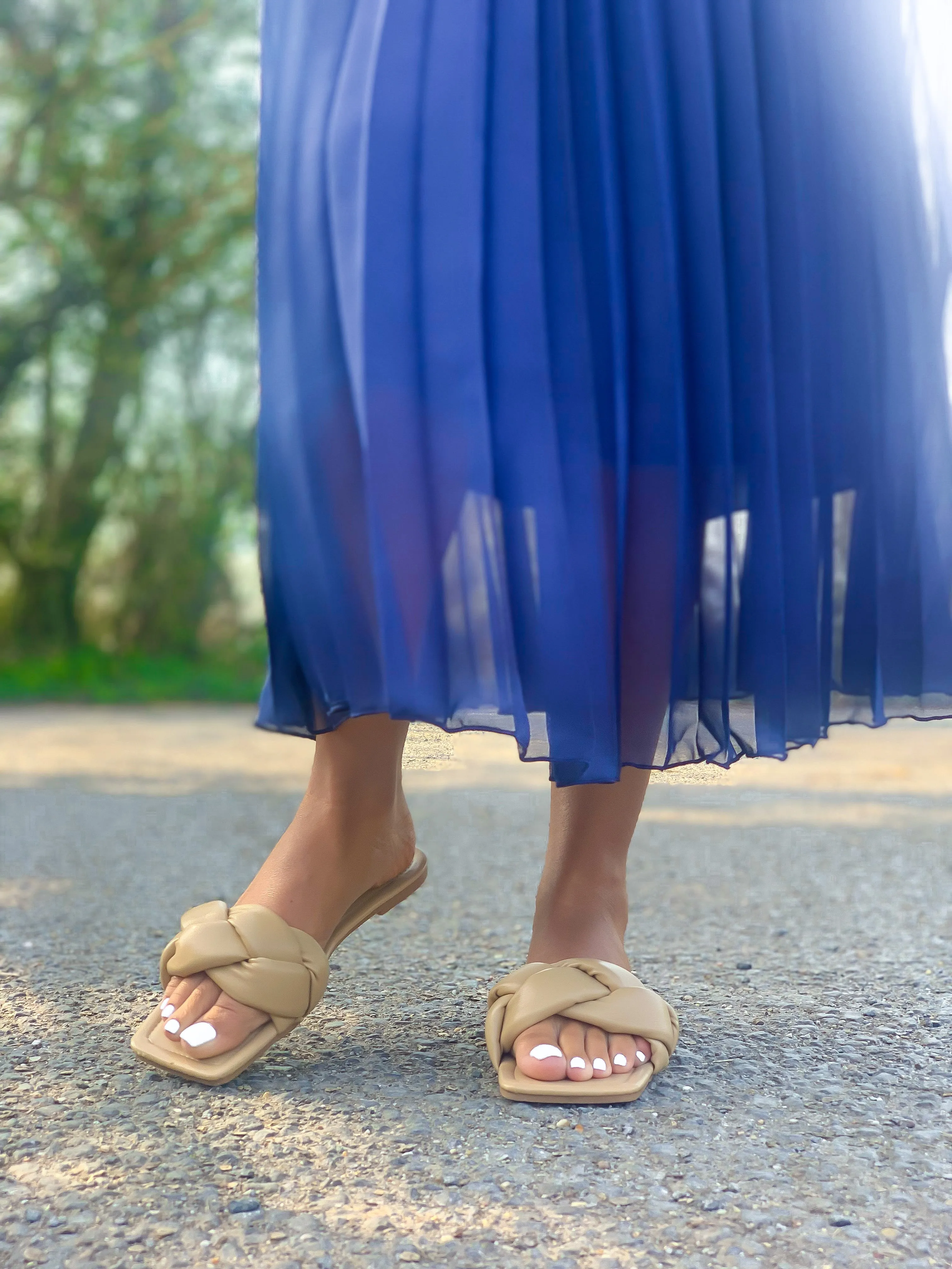 Roma Woven Flat Sandals / Tan